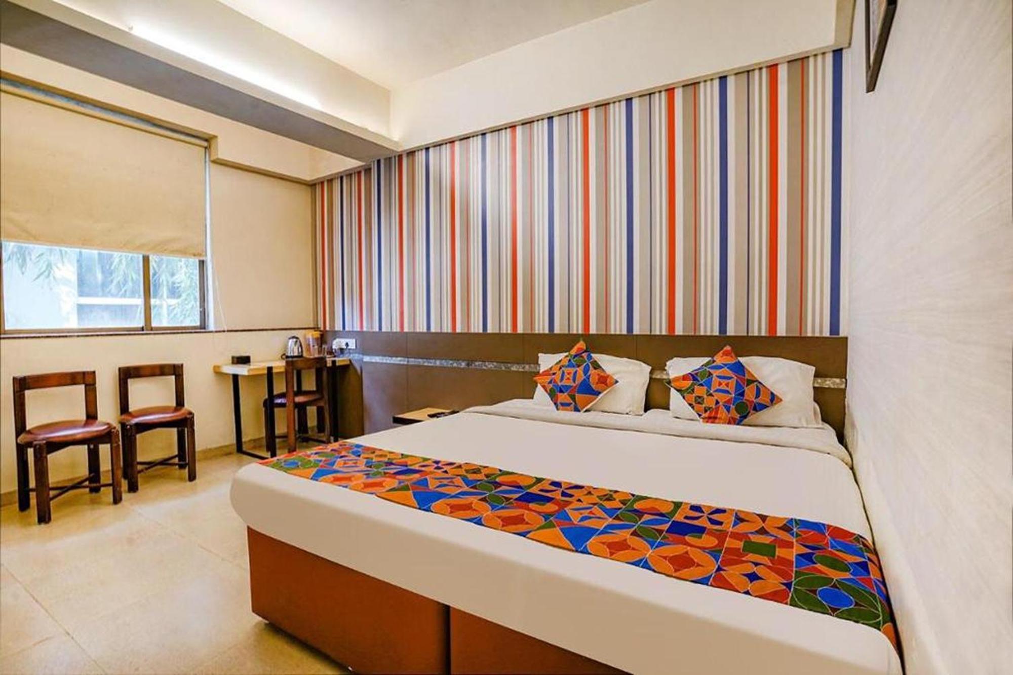 Hotel Gargi Deluxe Пуне Екстер'єр фото