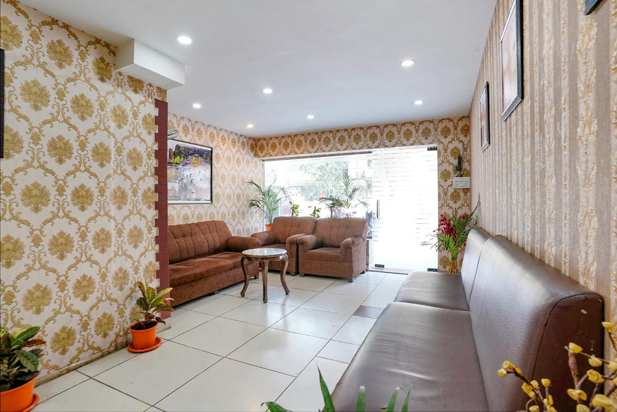 Hotel Gargi Deluxe Пуне Екстер'єр фото